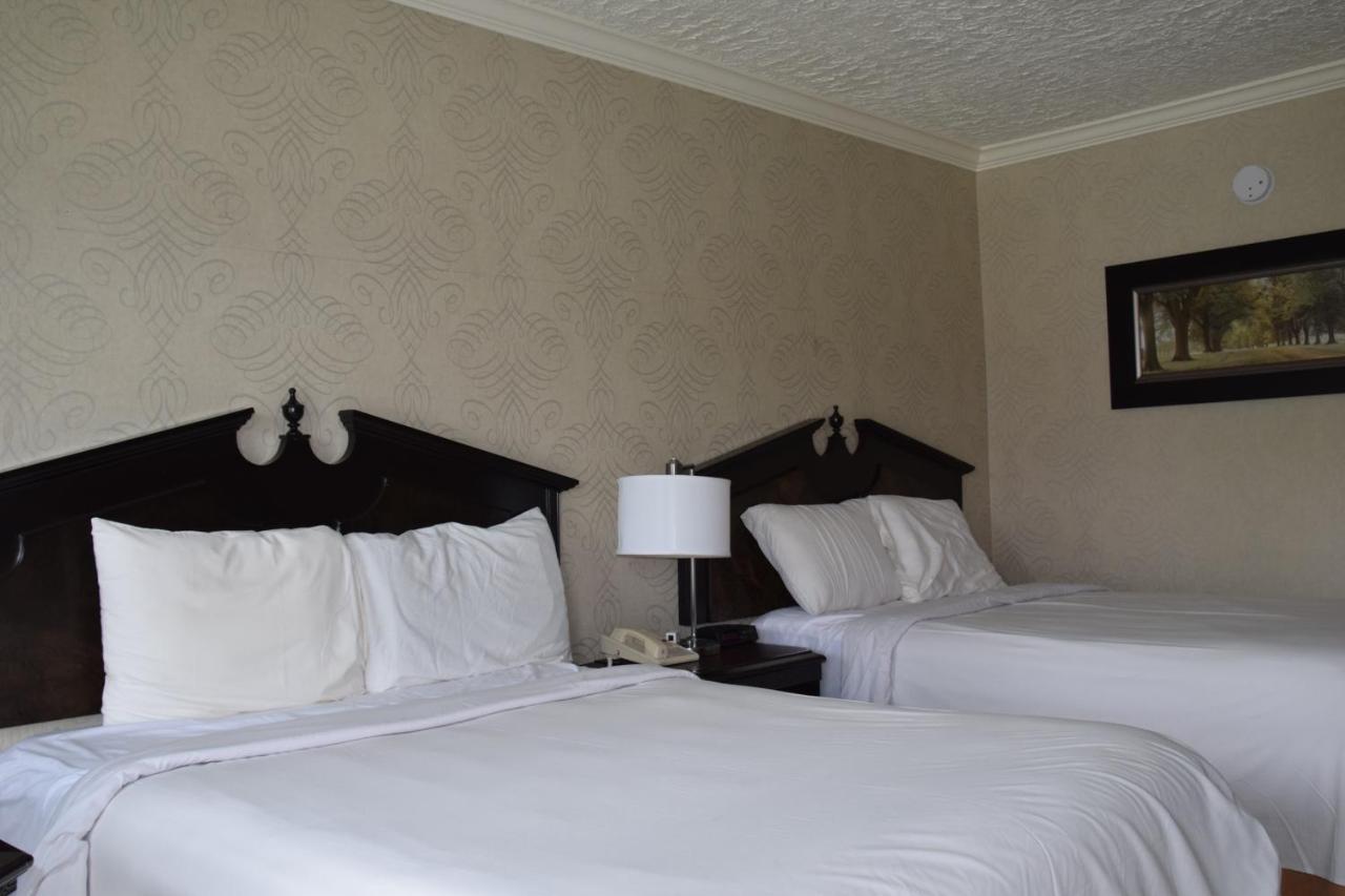 Festival Courtyard Inn Стратфорд Экстерьер фото
